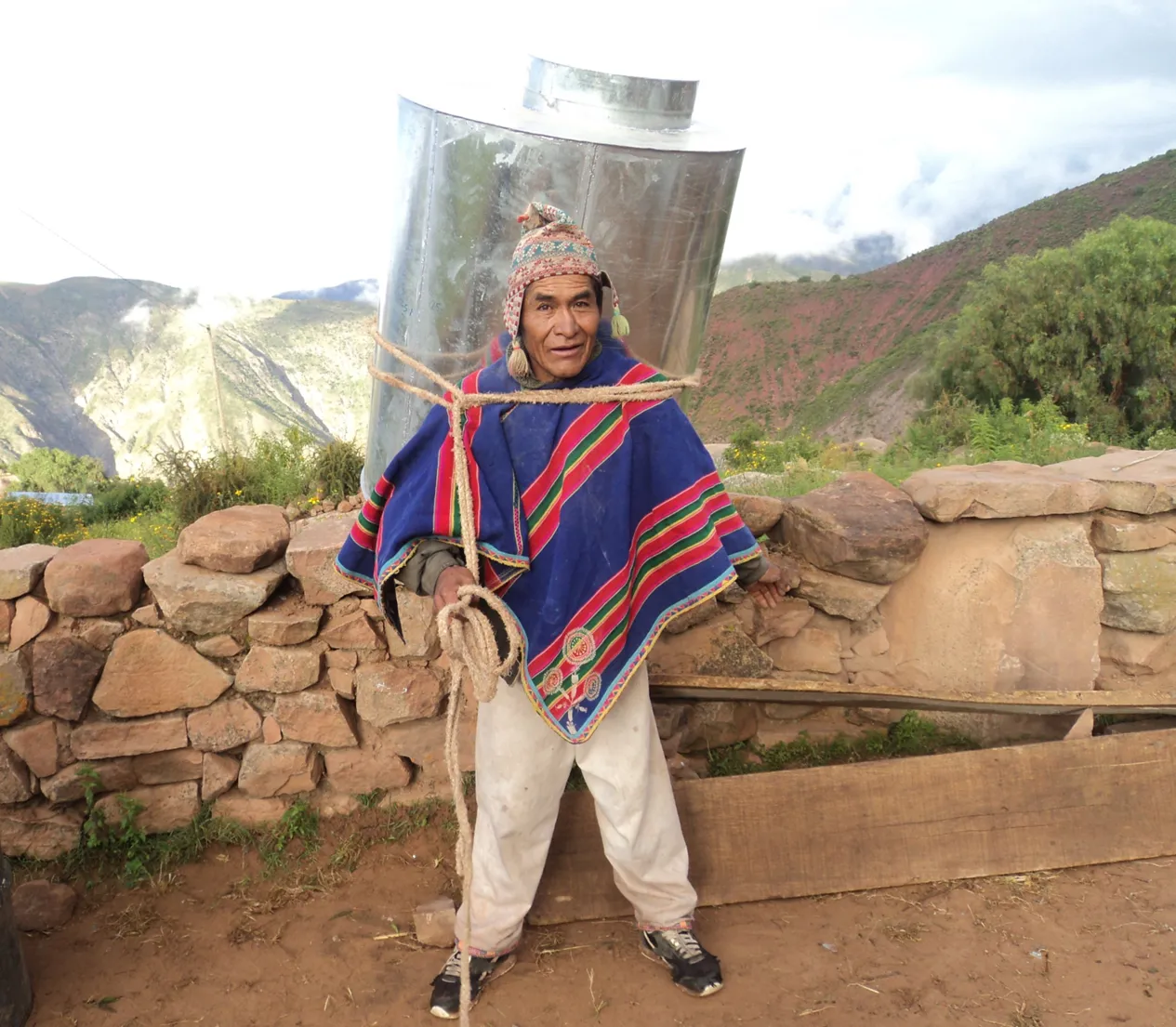 Equipo de la Fundación Intikillay en reunión de trabajo comunitario